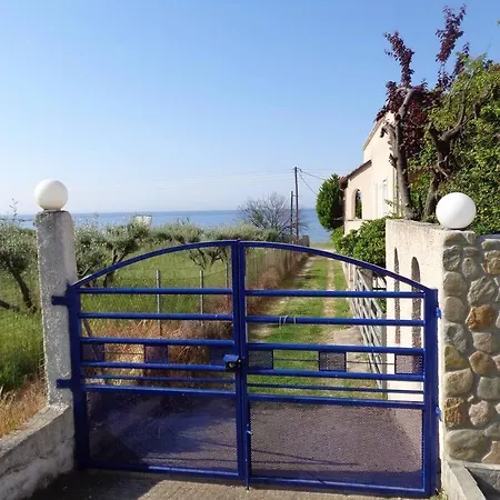 Ananias House فيلة Karianí