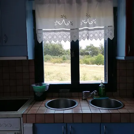 فيلة Ananias House Karianí