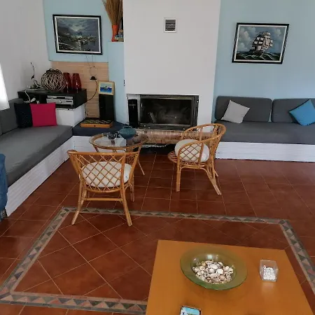 Ananias House Karianí